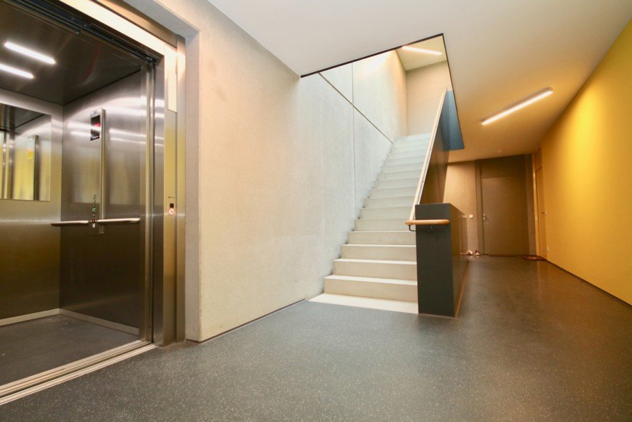 Treppenhaus mit Aufzug Wohnung Neu-Ulm