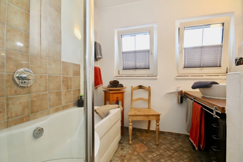 Tageslichtbad Doppelhaush�lfte Erbach