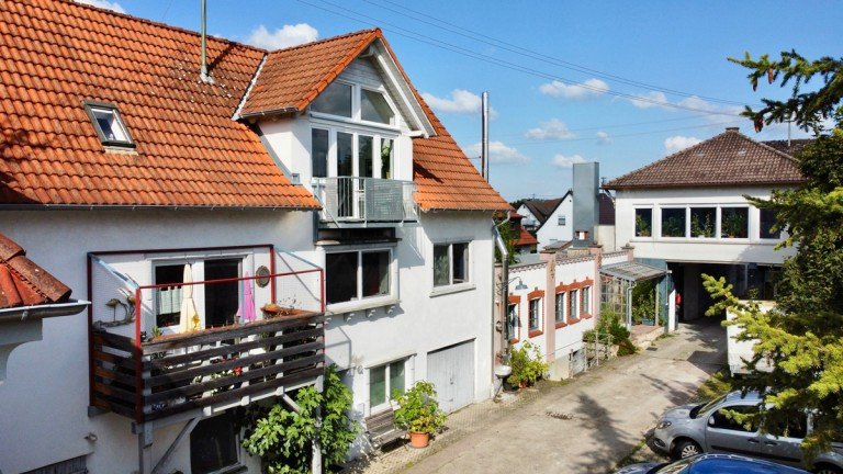 Au�enansicht MFH V�hringen Mehrfamilienhaus Vier Geb�ude mit ca. 432 m� Wfl., 6 Wohnungen und zwei Lagerhallen mitten in V�hringen