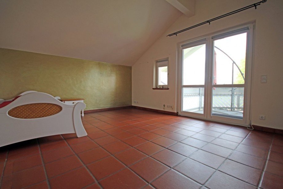 Kinderzimmer 2 mit Balkon Einfamilienhaus Erbach