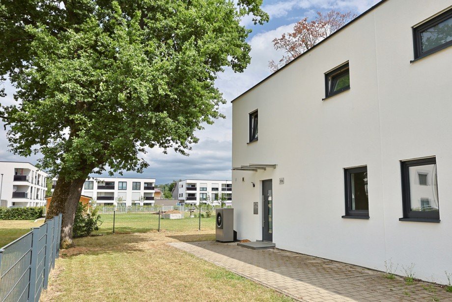 Eingangsseite Doppelhaush�lfte Illertissen