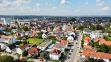 V�hringen Vier Geb�ude mit ca. 432 m�  Wfl., 6 Wohnungen und zwei Lagerhallen mitten in V�hringen
