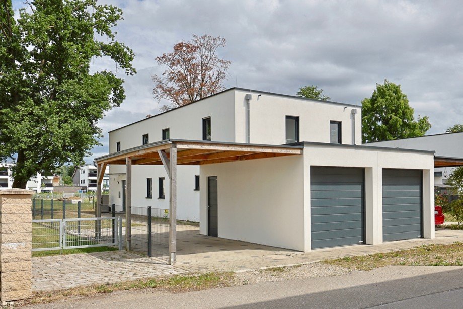 Garage und Carport Doppelhaush�lfte Illertissen