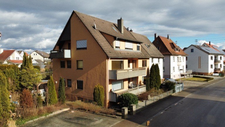 Au�enansicht Erbach Mehrfamilienhaus Gepflegtes Dreifamilienhaus zur Kapitalanlage oder Selbstbezug in Erbach/Dellmensingen