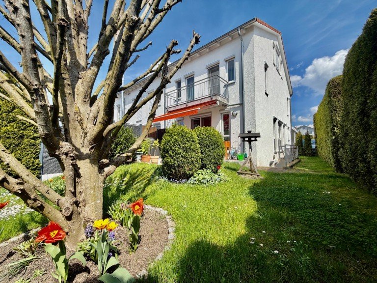 Au�enansicht Erbach Reiheneckhaus Helles und sonniges Reiheneckhaus mit gro�z�gigem Platzangebot in gesuchter Lage von Erbach