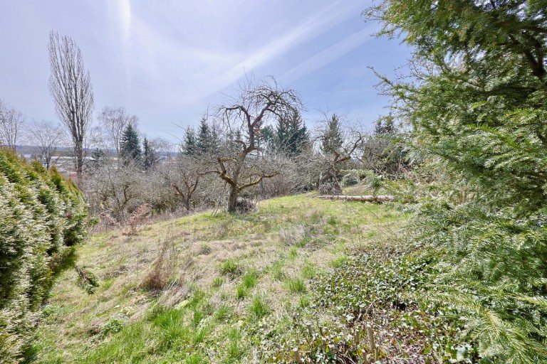 Grundst�ck mit Aussicht Erbach Wohngrundst�ck Exponiertes 2.000 m� gro�es Baugrundst�ck in Erbach in gesuchter Lage