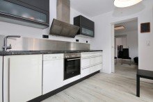 MFH  Wohnung OG Vier Geb�ude mit ca. 432 m�  Wfl., 6 Wohnungen und zwei Lagerhallen mitten in V�hringen