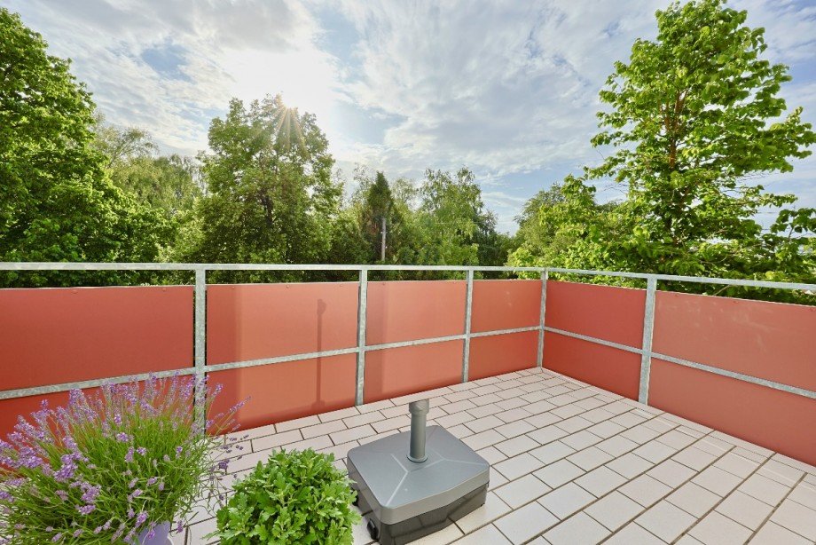 Sonnenbalkon mit Ausblick ins Gr�ne Wohnung Ulm