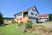 Au�enansicht Zweifamilienhaus mit gro�er Garagenhalle in traumhafter Naturlage