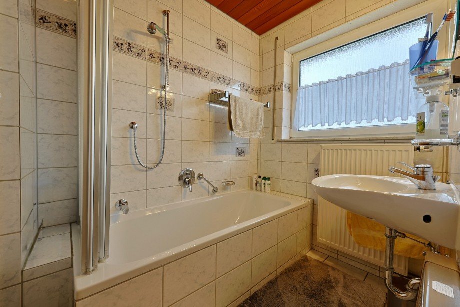 Tageslichtbad Wohnung OG Zweifamilienhaus Erbach