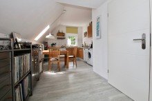 MFH  Wohnung DG Vier Geb�ude mit ca. 432 m�  Wfl., 6 Wohnungen und zwei Lagerhallen mitten in V�hringen