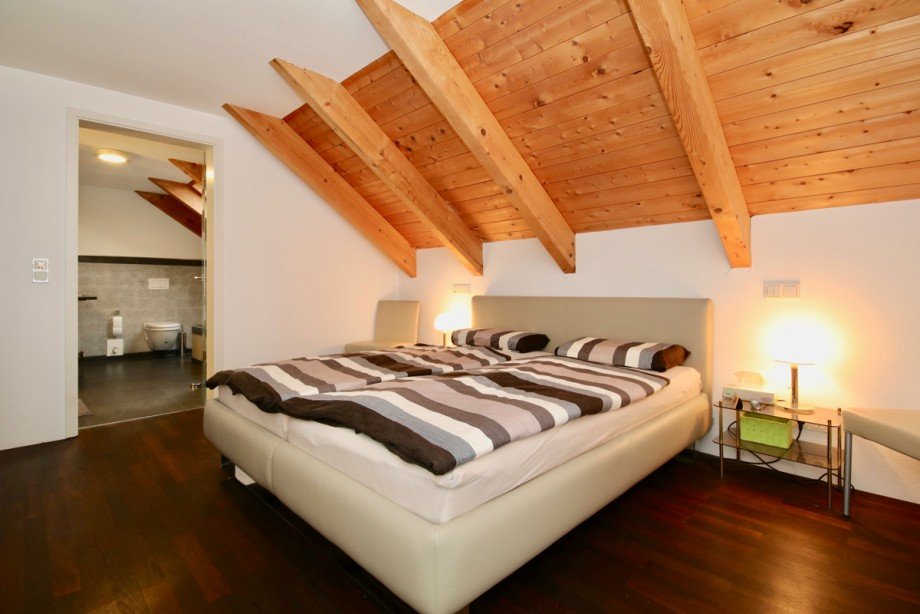 Schlafzimmer mit Masterbad Doppelhaush�lfte Ulm
