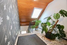 DG Treppenhaus Zweifamilienhaus mit gro�er Garagenhalle in traumhafter Naturlage