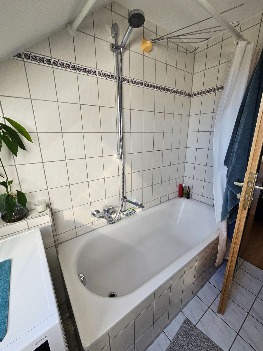 Tageslichtbad mit Wanne Etagenwohnung Neu-Ulm