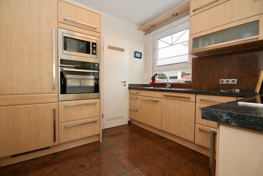 K�che mit Zugang zur Speis Einfamilienhaus V�hringen