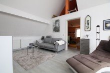 MFH  Wohnung DG Vier Geb�ude mit ca. 432 m�  Wfl., 6 Wohnungen und zwei Lagerhallen mitten in V�hringen