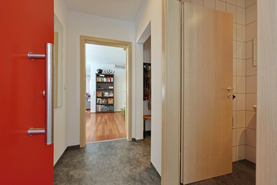 Herzlich Willkommen - Eingang mit G�ste-WC und Garderobe Reiheneckhaus Erbach