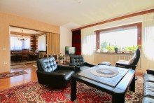 OG Wohnzimmer Zweifamilienhaus mit gro�er Garagenhalle in traumhafter Naturlage