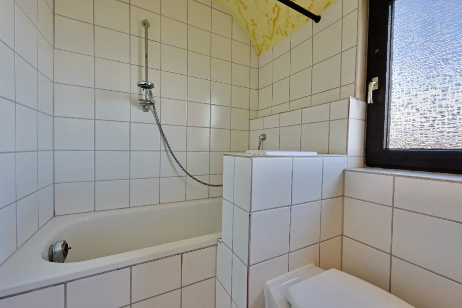 Tageslichtbad mit Wanne Doppelhaush�lfte Erbach