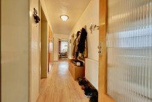 Flur Wohnung OG Massives Zweifamilienhaus im Herzen von Erbach/Dellmensingen mit 2 Grundst�cken.