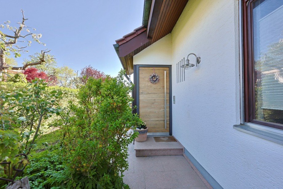 Herzlich Willkommen ... neue hochwertige Haust�re Einfamilienhaus Erbach