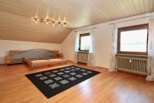 DG Schlafzimmer Zweifamilienhaus mit gro�er Garagenhalle in traumhafter Naturlage