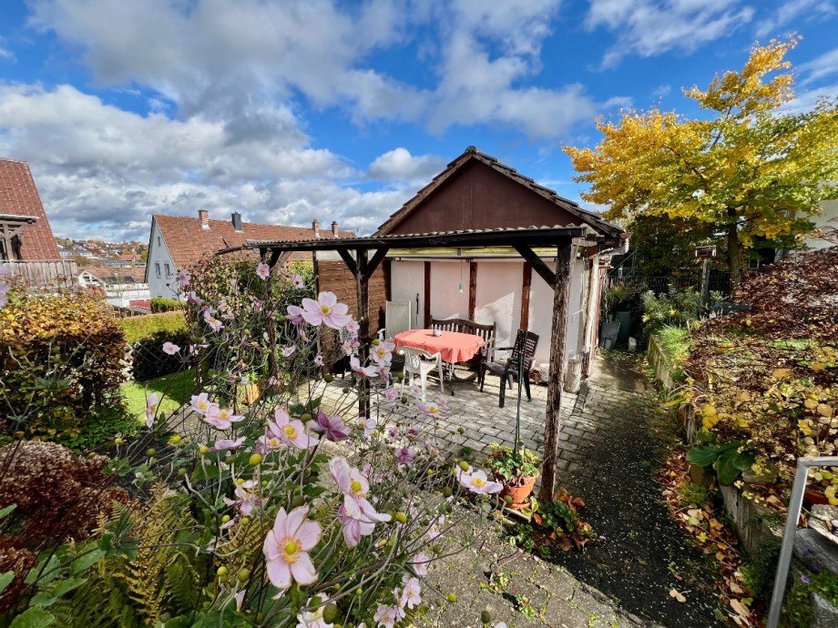 Sitzplatz im Garten Doppelhaush�lfte Erbach