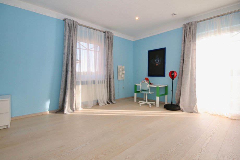 Zimmer mit Balkon im OG Einfamilienhaus V�hringen