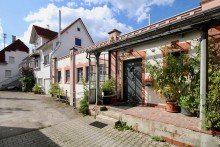Au�enansicht Atelier-Wohnung Vier Geb�ude mit ca. 432 m�  Wfl., 6 Wohnungen und zwei Lagerhallen mitten in V�hringen