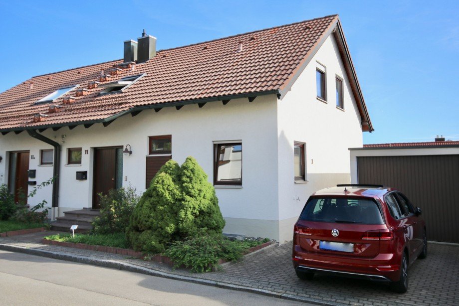 Au�enansicht mit Garage Doppelhaush�lfte Elchingen