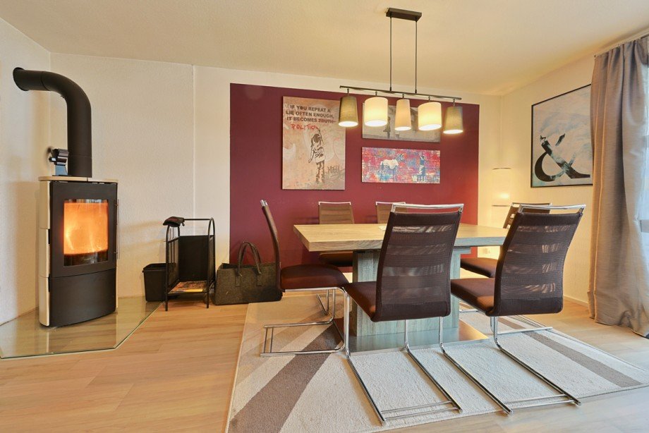 Wohn-/Essbereich mit Kaminofen - m�bliert Erdgeschosswohnung Oberdischingen