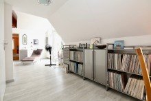 MFH  Wohnung DG Vier Geb�ude mit ca. 432 m�  Wfl., 6 Wohnungen und zwei Lagerhallen mitten in V�hringen