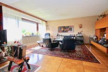 OG Wohnzimmer Zweifamilienhaus mit gro�er Garagenhalle in traumhafter Naturlage
