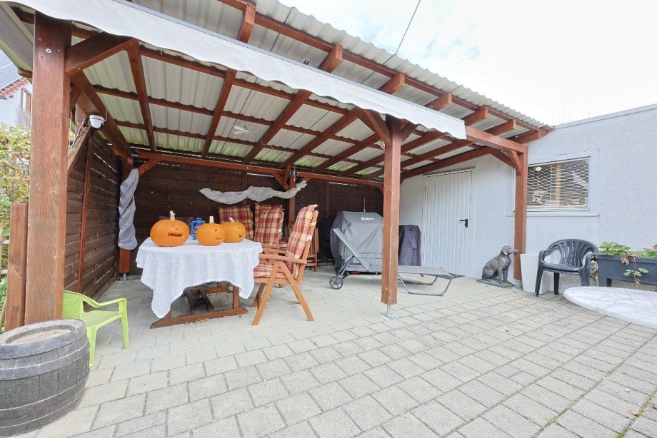 �berdachte Sitzecke Einfamilienhaus Laupheim