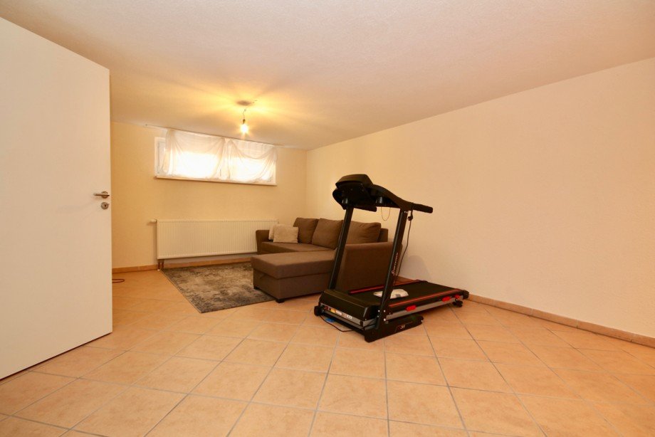 Zimmer im UG Einfamilienhaus V�hringen