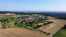 Idyllische Lage in Erstetten Zweifamilienhaus mit gro�er Garagenhalle in traumhafter Naturlage