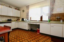OG K�che Zweifamilienhaus mit gro�er Garagenhalle in traumhafter Naturlage