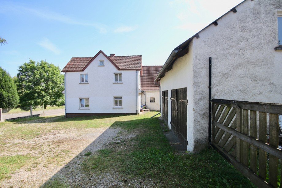 Au�enansicht Haus mit Nebengeb�ude Bauernhaus Ulm
