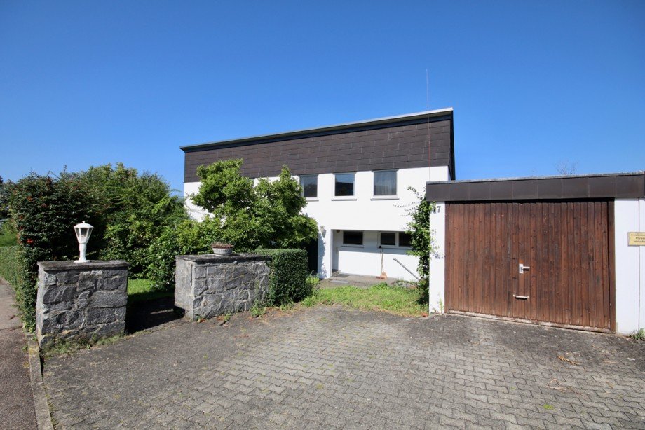 Au�enansicht mit Garage Einfamilienhaus Erbach