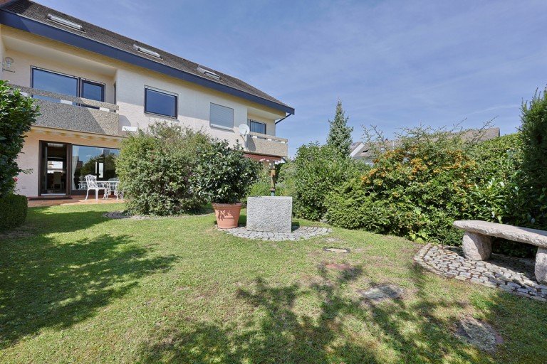 Au�enansicht Neu-Ulm Reihenmittelhaus Gro�z�giges Reihenhaus inklusive Garage in beliebter Lage von Neu-Ulm/Pfuhl