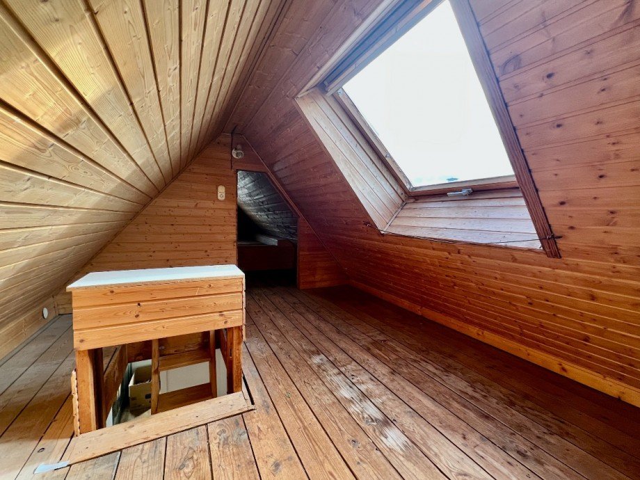 Dachboden Doppelhaush�lfte Erbach