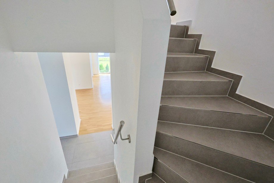 Massive Treppe Doppelhaush�lfte Illertissen