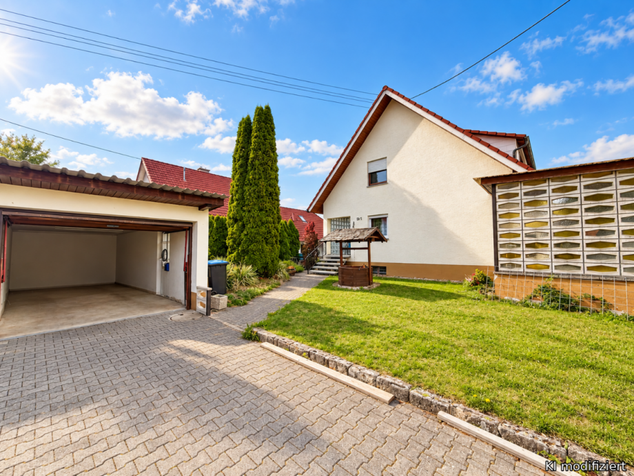Garage mit Eingangsseite Zweifamilienhaus Schelklingen