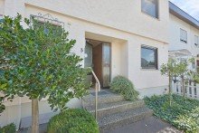 HERZLICH WILLKOMMEN Gro�z�giges Reihenhaus inklusive Garage in beliebter Lage von Neu-Ulm/Pfuhl