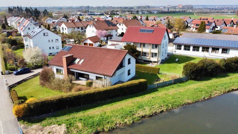 Au�enansicht Erbach Zweifamilienhaus Gro�z�giges Zweifamilienhaus mit sch�nem Grundst�ck