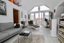 MFH  Wohnung DG Vier Geb�ude mit ca. 432 m�  Wfl., 6 Wohnungen und zwei Lagerhallen mitten in V�hringen