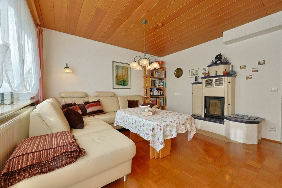 Wohnzimmer mit Balkon Wohnung OG Zweifamilienhaus Erbach