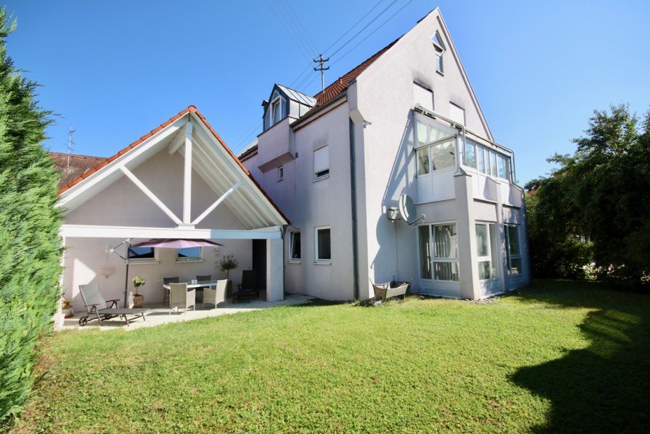 Garten mit Terrasse Mehrfamilienhaus Allmendingen