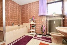 OG Tageslichtbad Zweifamilienhaus mit gro�er Garagenhalle in traumhafter Naturlage
