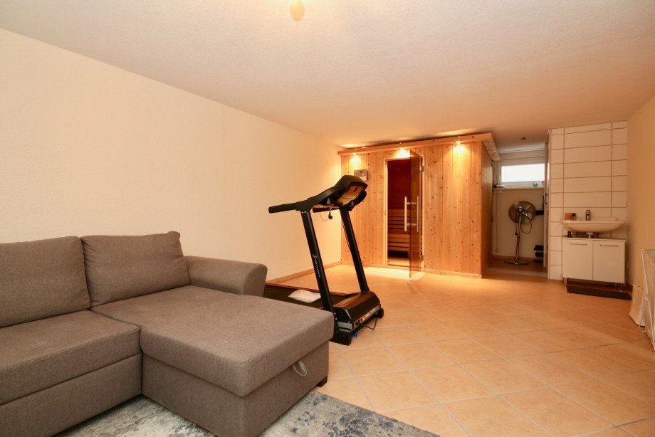 Zimmer mit Sauna im UG Einfamilienhaus V�hringen